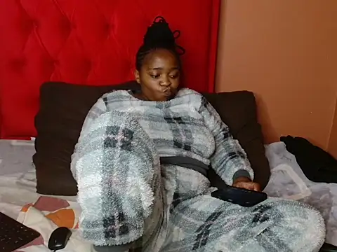 African_Busty's Live XXX Chat