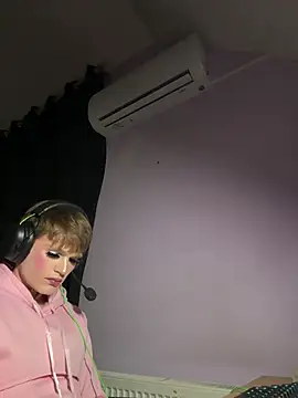 FemboyShow: вебкам-шоу