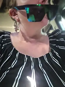 Živý XXX chat julimonroe