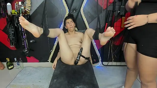 SUBMISSION_BDSM Adlı Modelin Canlı XXX Sohbeti