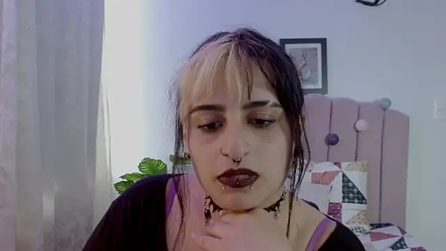 ValkiriaFoX's Live XXX Chat