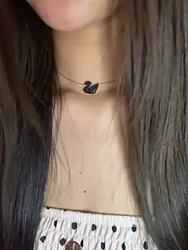 Yiyina_17 Chat XXX live