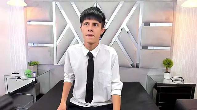 MikeHunteer Live XXX Chat