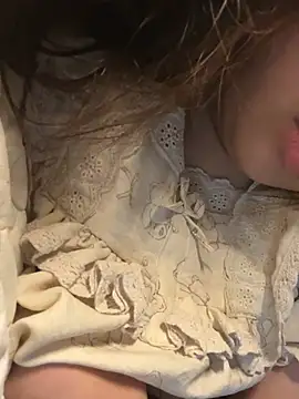 Miu_xinhh élő XXX-chatje