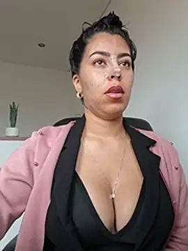 Chatroom XXX en direct de Luianna