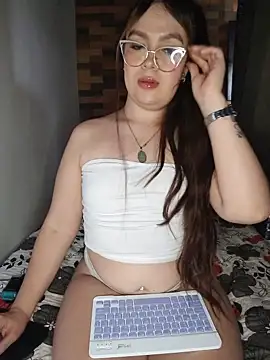 Show modela Dulce_cum343 na web-kameri