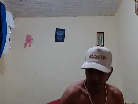 TitanMedina's Live XXX Chat