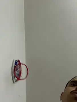 Yassin_Live: διαδικτυακό σόου στην κάμερα