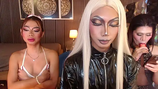 AudreyMilesTrans Show in webcam