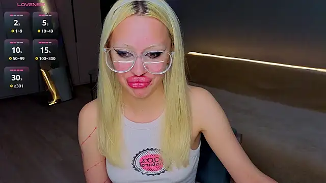 Chat +18 de Luna_Beverly ao vivo