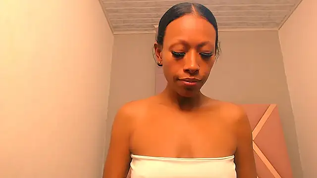 XXX chat uživo modela monserrath_bitch_naughty