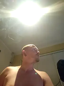 piercingpik XXX чат на живо
