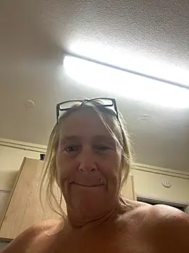 Blondnboujee53's Live XXX Chat