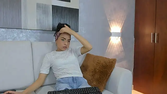 Lucia_jane Adlı Modelin Canlı XXX Sohbeti