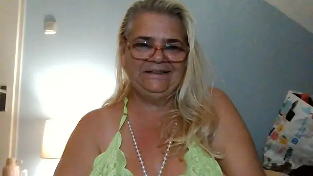 hotladymoon's Live XXX Chat