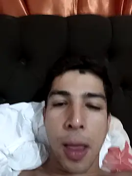 Chat XXX ao vivo de Tchutom