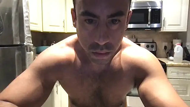 BigGuyMuscle live XXX chat