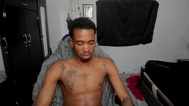 Chat +18 de Kofi_exotic_2 ao vivo