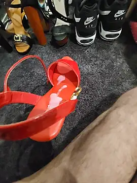 Shoeslut1's Live XXX Chat