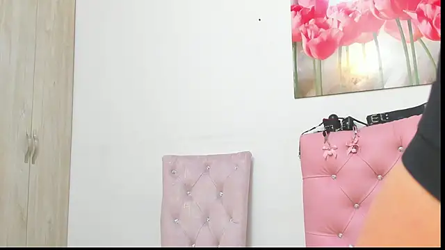 pinky_f00x Adlı Modelin Canlı XXX Sohbeti