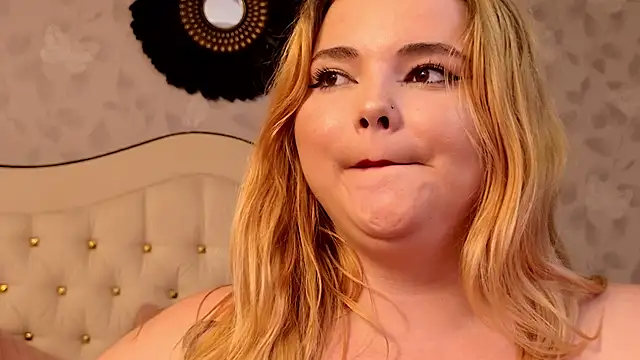 CurvyAly Live XXX-chat