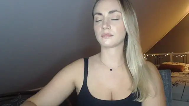 ScarlettSensitive's Live XXX Chat