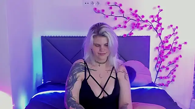 JoannLowe live XXX chat