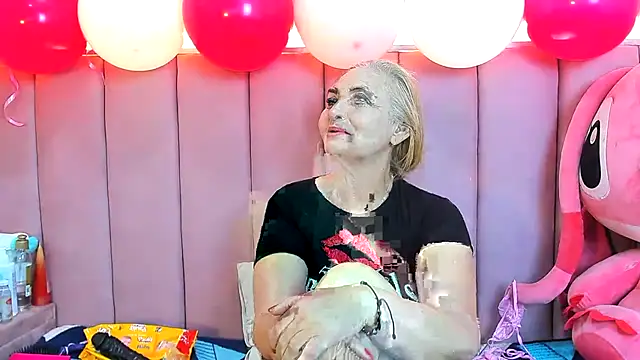 Pertunjukan Kamera Web queenstarhy