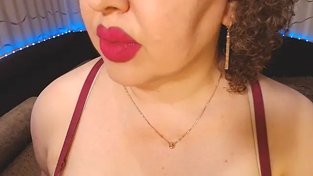 BustyKatty Chat XXX live