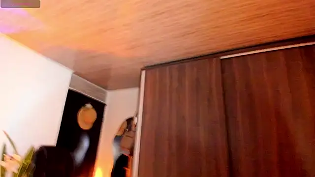 Ariella_tits Adlı Modelin Canlı XXX Sohbeti