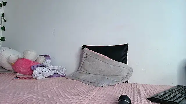yesie_hot Adlı Modelin Canlı XXX Sohbeti