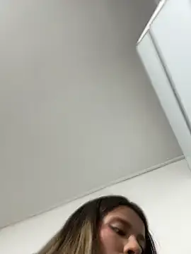 NINI__MOON__ – Naživo XXX chat