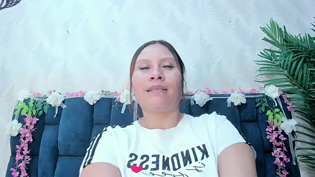 Melody_Megann Chat XXX live