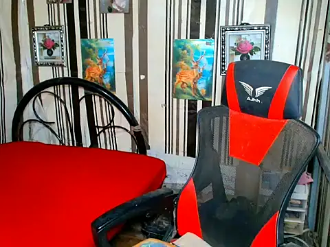 Chat XXX en directo de UnCut_Cock_Ts