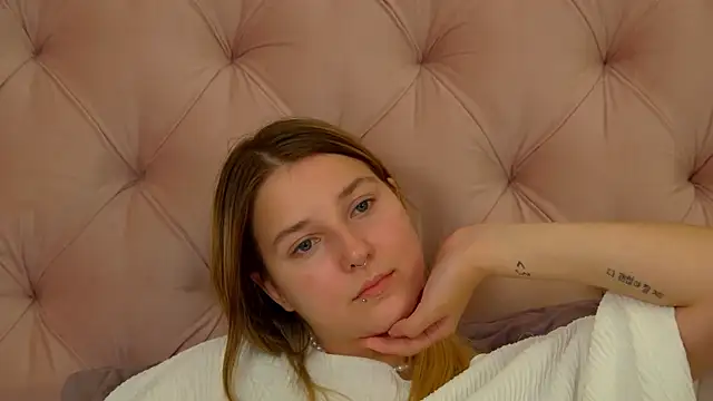 Chat +18 de TinnaBurton ao vivo