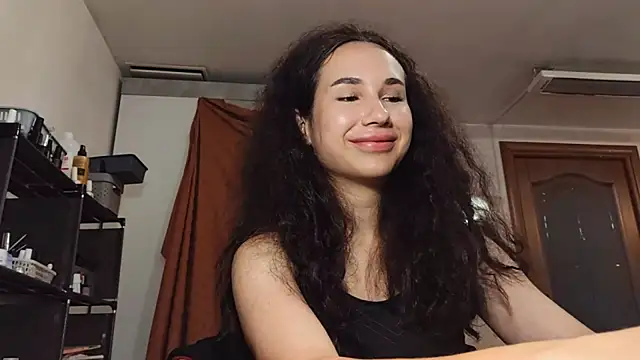 HazyLoom Adlı Modelin Canlı XXX Sohbeti