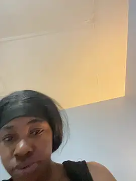 PrettyLilDanger Show in webcam
