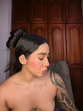 KaditaNavarro's Live XXX Chat