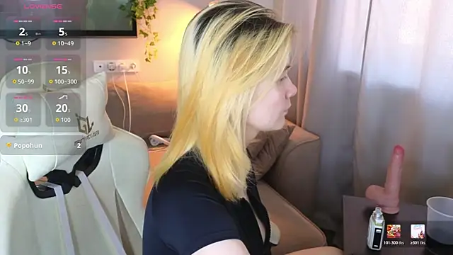 Emily_Miu élő XXX-chatje