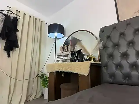 Pumi_akiko Chat XXX in diretta
