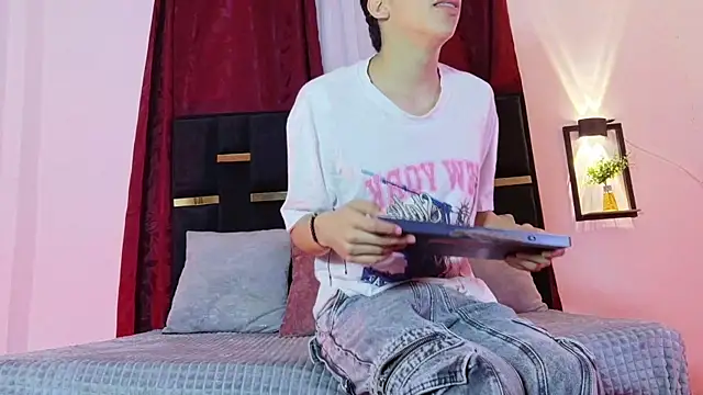 Osuke_noir Chat XXX in diretta