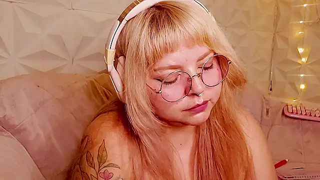 Chat +18 de Satyn_doll ao vivo