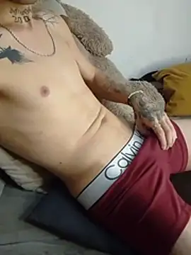 MaxHornyLatin élő XXX-chatje