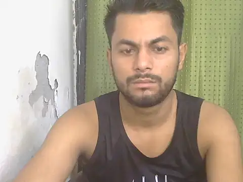 Stubborndesiboy – Naživo XXX chat