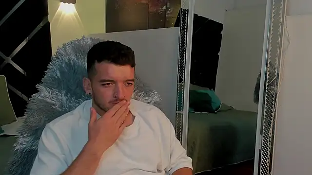 Онлайн чат XXX Logan_WolfJS