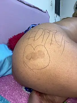 Lola_Nasty Adlı Modelin Canlı XXX Sohbeti