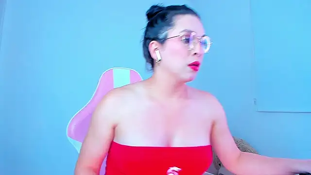 Ariana_f Show in webcam