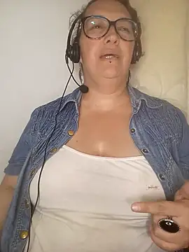 _Saraqueen-- Live XXX-chat