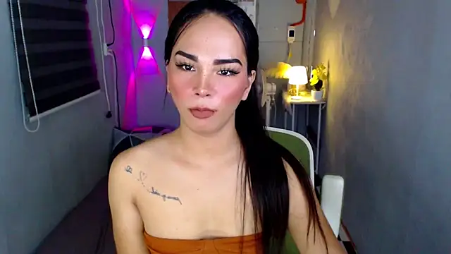 Show modela SanyaGirlx na web-kameri