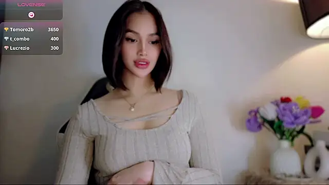 Anna_HollyDoll: διαδικτυακό σόου στην κάμερα